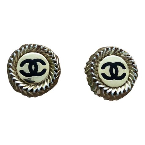 orrecchini chanel|Orecchini Chanel: dai pendenti ai bottoni, tutti i modelli vintage .